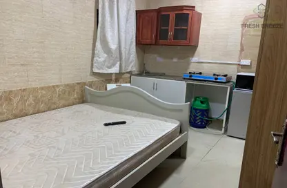 Apartment - Studio - 1 Bathroom for rent in Umm Ghuwailina 4 - Umm Ghuwailina - Doha