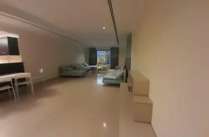 شقة - 2 غرف نوم - 2 حمامات للايجار في طريق بورتو الغربي - بورتو أرابيا - جزيرة اللؤلؤة - الدوحة