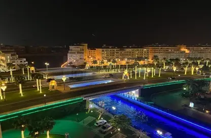 صورة لـ حوض سباحة شقة - 2 غرف نوم - 3 حمامات للايجار في بوابة المارينا - بورتو أرابيا - جزيرة اللؤلؤة - الدوحة ، صورة رقم 1