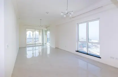 Empty Room image for: Apartment - 3 Bedrooms - 3 Bathrooms for rent in Viva West - Viva Bahriyah - The Pearl Island - Doha, Image 1