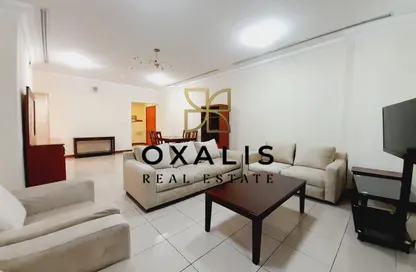 Apartment - 2 Bedrooms - 3 Bathrooms for rent in West Bay - West Bay - Doha