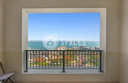 Apartment - 2 Bedrooms - 3 Bathrooms for rent in Viva East - Viva Bahriyah - The Pearl Island - Doha