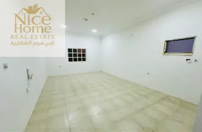 فيلا - 6 غرف نوم - 5 حمامات للايجار في الخيصة - أم صلال محمد