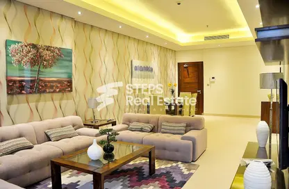 صورة لـ غرفة المعيشة شقة - 2 غرف نوم - 4 حمامات للايجار في شارع السد - السد - الدوحة ، صورة رقم 1