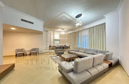 Apartment - 3 Bedrooms - 3 Bathrooms for rent in West Bay Tower - West Bay - West Bay - Doha