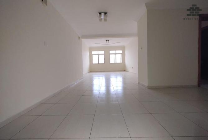 988472 - Property Image 2