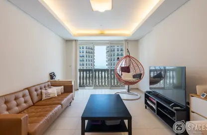 Apartment - 1 Bedroom - 2 Bathrooms for sale in Viva East - Viva Bahriyah - The Pearl Island - Doha