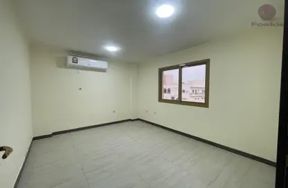 شقة - 2 غرف نوم - 2 حمامات للايجار في شارع تدمر - طريق المطار القديم - الدوحة