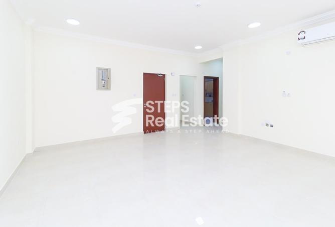 شقة - 3 غرف نوم - 3 حمامات للايجار في شارع  بو هامو - أبو هامور - الدوحة