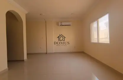 شقة - 2 غرف نوم - 2 حمامات للايجار في شارع تدمر - طريق المطار القديم - الدوحة