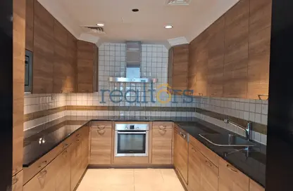 Apartment - 2 Bedrooms - 3 Bathrooms for rent in Tower 6 - Porto Arabia - The Pearl Island - Doha