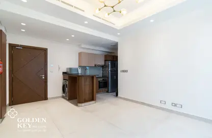 صورة لـ مطبخ شقة - غرفة نوم - 1 حمام للايجار في حدائق جاردينو - فيلات جاردينو - جزيرة اللؤلؤة - الدوحة ، صورة رقم 1