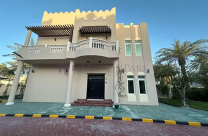 فيلا - 3 غرف نوم - 4 حمامات للايجار في البوابة الشمالية - بحيرة وست لاجون - الدوحة
