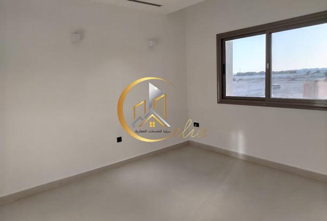 985525 - Property Image 3