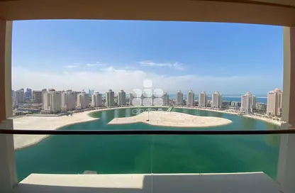صورة لـ حوض سباحة شقة - غرفة نوم - 2 حمامات للايجار في ابراج المتحدة - فيفا بحرية - جزيرة اللؤلؤة - الدوحة ، صورة رقم 1