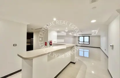 Apartment - 1 Bedroom - 2 Bathrooms for rent in West Porto Drive - Porto Arabia - The Pearl Island - Doha