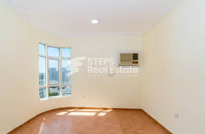 شقة - 3 غرف نوم - 3 حمامات للايجار في شارع انس - فريج بن محمود الشمالي - فريج بن محمود - الدوحة