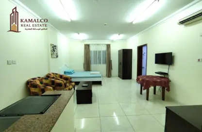 Apartment - Studio - 1 Bathroom for rent in Umm Ghuwailina - Doha