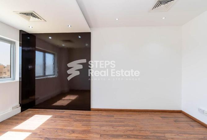 978231 - Property Image 2