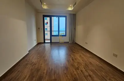 شقة - 2 غرف نوم - 3 حمامات للايجار في طريق بورتو الشرقي - بورتو أرابيا - جزيرة اللؤلؤة - الدوحة