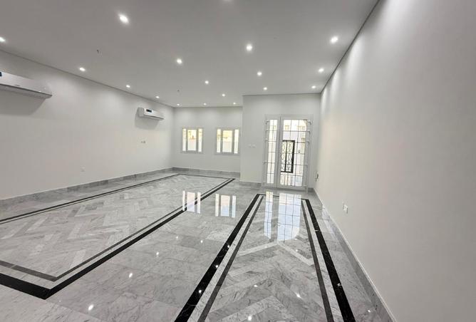 981375 - Property Image 2