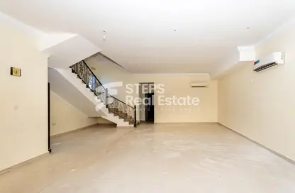 Villa - 5 Bedrooms - 5 Bathrooms for rent in Umm Al Seneem Street - Ain Khaled - Doha