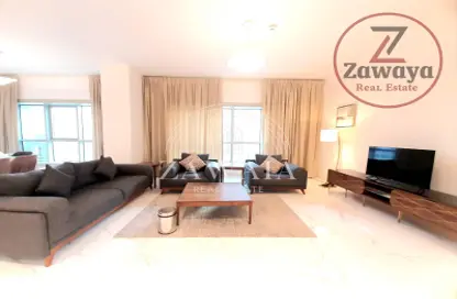 Apartment - 2 Bedrooms - 4 Bathrooms for rent in Palm Tower B - Palm Towers - West Bay - Doha