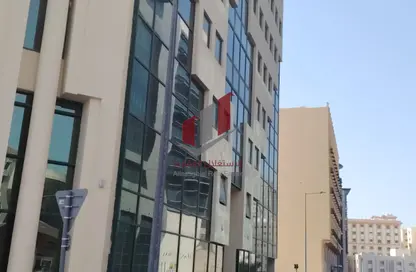 Show Room - Studio - 1 Bathroom for rent in Najma street - Old Airport Road - Doha