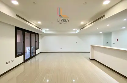 Apartment - 2 Bedrooms - 2 Bathrooms for rent in West Porto Drive - Porto Arabia - The Pearl Island - Doha