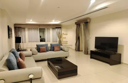 Apartment - 1 Bedroom - 2 Bathrooms for rent in West Porto Drive - Porto Arabia - The Pearl Island - Doha