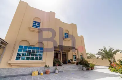 فيلا - 8 غرف نوم - 7 حمامات للبيع في شارع المطار القديم - طريق المطار القديم - الدوحة
