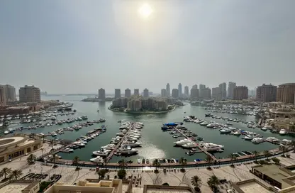 Apartment - 2 Bedrooms - 2 Bathrooms for rent in Tower 21 - Porto Arabia - The Pearl Island - Doha
