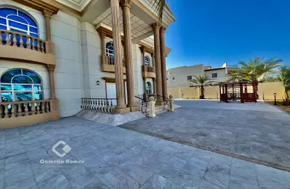 Villa - 5 Bedrooms - 6 Bathrooms for rent in Al Dafna - Al Dafna - Doha