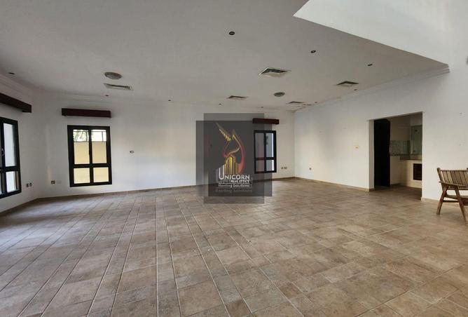 987344 - Property Image 3