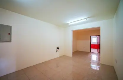 Empty Room image for: Apartment - 2 Bedrooms - 3 Bathrooms for rent in EB12 - Fereej Bin Mahmoud North - Fereej Bin Mahmoud - Doha, Image 1