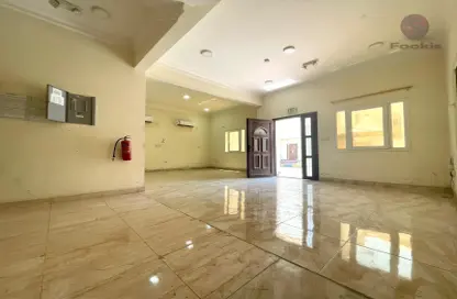 مجمع سكني - 6 غرف نوم - 5 حمامات للايجار في شارع المرخية - المرخية - الدوحة