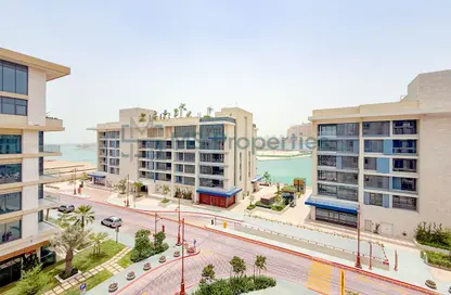 Apartment - 2 Bedrooms - 3 Bathrooms for rent in Gewan Island - The Pearl Island - Doha