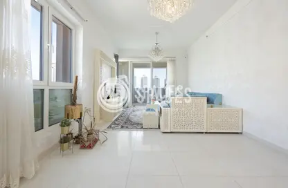 Apartment - 2 Bedrooms - 3 Bathrooms for sale in Viva East - Viva Bahriyah - The Pearl Island - Doha