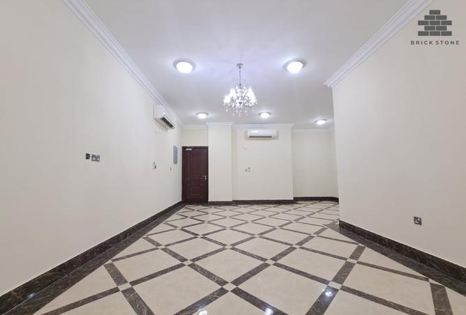 884829 - Property Image 2