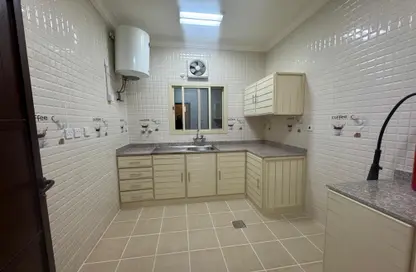 Apartment - 3 Bedrooms - 3 Bathrooms for rent in Al Mansoura - Al Mansoura - Doha