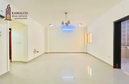 Apartment - 1 Bedroom - 2 Bathrooms for rent in Umm Ghuwailina 4 - Umm Ghuwailina - Doha