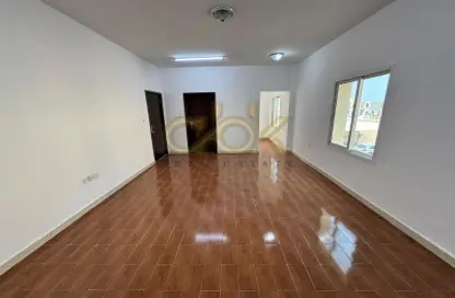 سكن الموظفين - استوديو - 4 حمامات للايجار في شارع الوعب - الوعب - الدوحة
