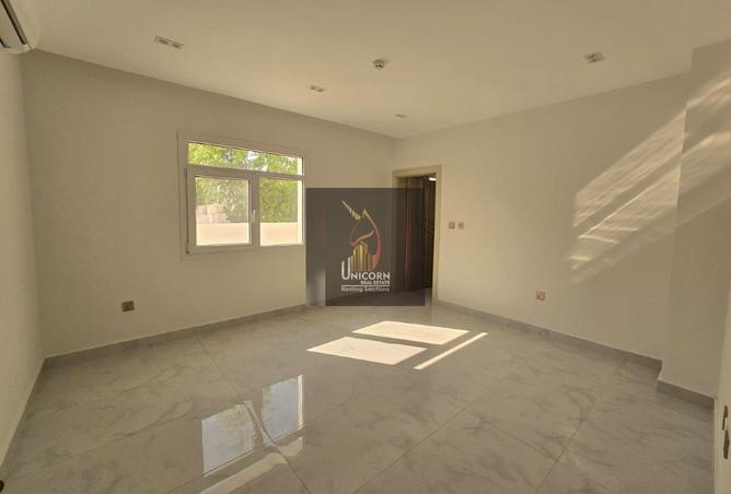 963247 - Property Image 2