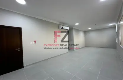 شقة - 3 غرف نوم - 3 حمامات للايجار في شارع ثابت بن زايد - المنصورة - الدوحة