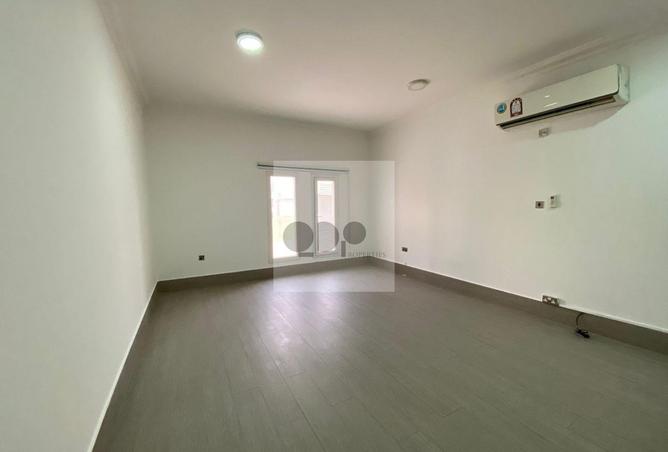 992115 - Property Image 2