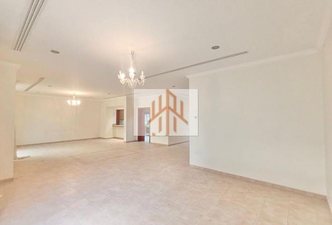 942805 - Property Image 3