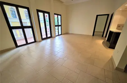 Apartment - 2 Bedrooms - 3 Bathrooms for rent in Carnaval - Qanat Quartier - The Pearl Island - Doha