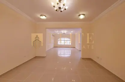فيلا - 5 غرف نوم - 6 حمامات للايجار في 870 شارع - جنوب الدحيل - الدحيل - الدوحة
