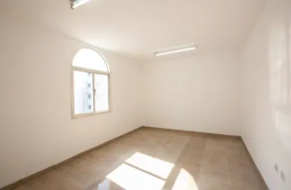 Apartment - 2 Bedrooms - 2 Bathrooms for rent in EB09 - Umm Ghuwailina - Doha