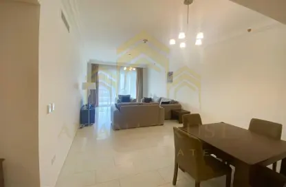 صورة لـ غرفة المعيشة / غرفة الطعام شقة - غرفة نوم - 2 حمامات للايجار في فيفا غرب - فيفا بحرية - جزيرة اللؤلؤة - الدوحة ، صورة رقم 1